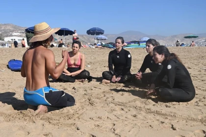 2h de Surf en Cours collectif : Venez découvrir ou vous perfectionner aux joies de la glisse ! - Tourisme Agadir Souss-Massa