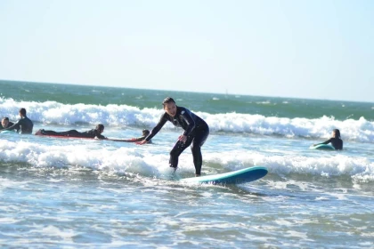 Cours collectifs 1h surf ou Bodyboard - Tourisme Agadir Souss-Massa