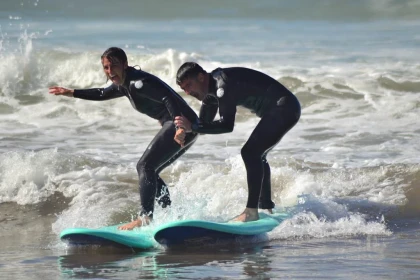 Cours collectifs 2h surf ou Bodyboard - Tourisme Agadir Souss-Massa