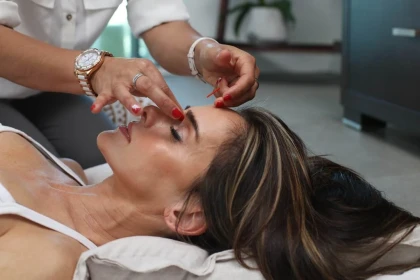 Soin-Massage Visage Sublimateur "Rituelaux Cinq Fleurs" - Tourisme Agadir Souss-Massa