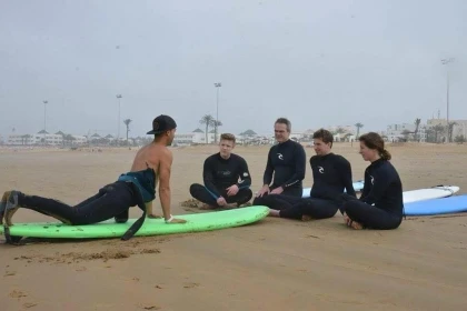 Cours de surf en groupe 2h - Tourisme Agadir Souss-Massa