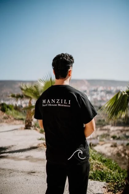 T-shirt noir manzili - Tourisme Agadir Souss-Massa