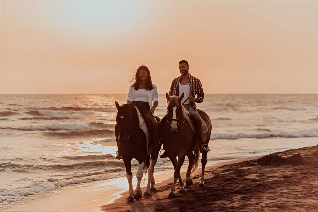 COUCHER DE SOLEIL A CHEVAL : EVASION MAGIQUE  SUR LA PLAGE D'AGADIR - Tourisme Agadir Souss-Massa