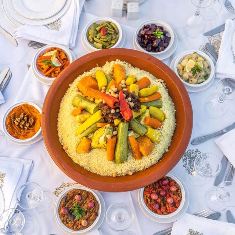 Découvrez la magie de la culture marocaine avec le spectacle de l'esprit berbère : une nuit berbère de gastronomie, de festivités et de divertissements fascinants - Tourisme Agadir Souss-Massa