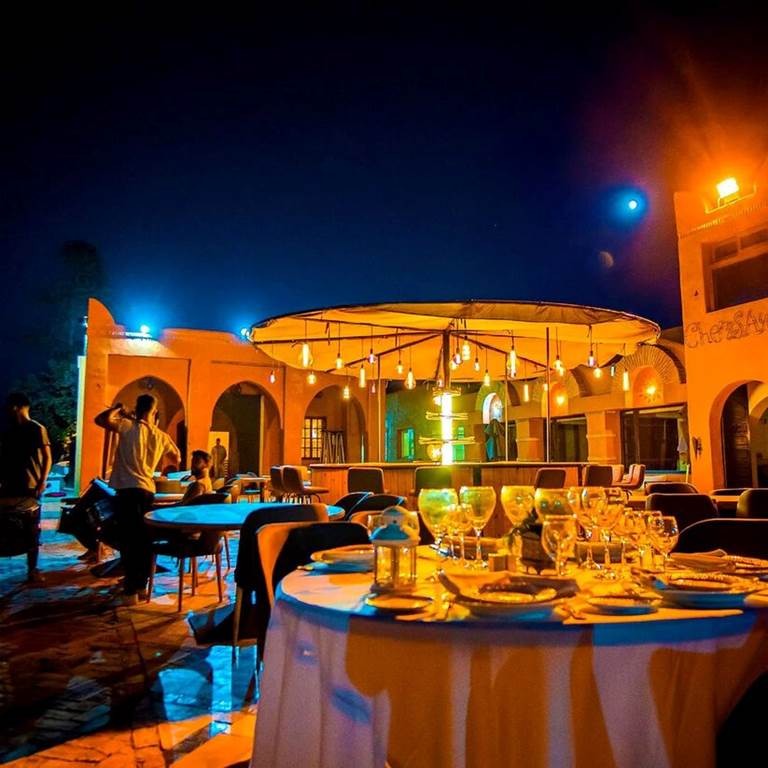 Découvrez la magie de la culture marocaine avec le spectacle de l'esprit berbère : une nuit berbère de gastronomie, de festivités et de divertissements fascinants - Tourisme Agadir Souss-Massa