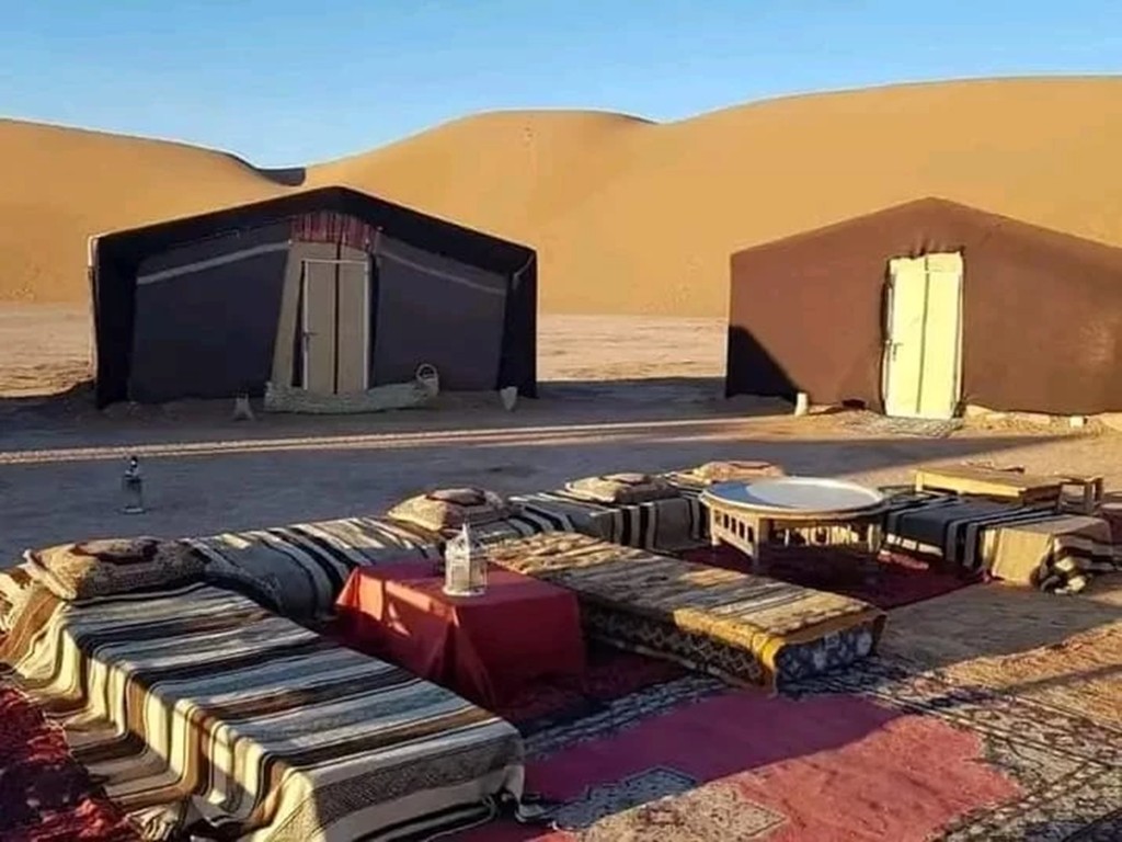 trekking , 1 nuit bivouac oasis Chebbi, Erg El Mahzil et nuit au lac Iriki : 3jours-2 nuits - Tourisme Agadir Souss-Massa